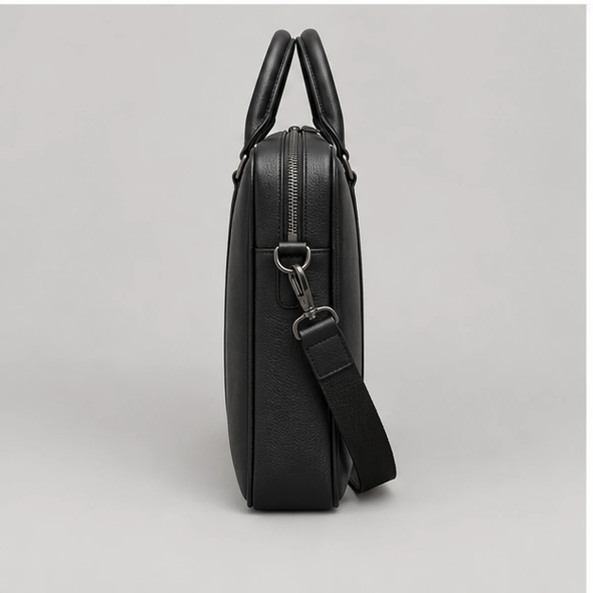 Black Slim Full-Grain Leather Laptop Briefcase manufacturing detail 3
