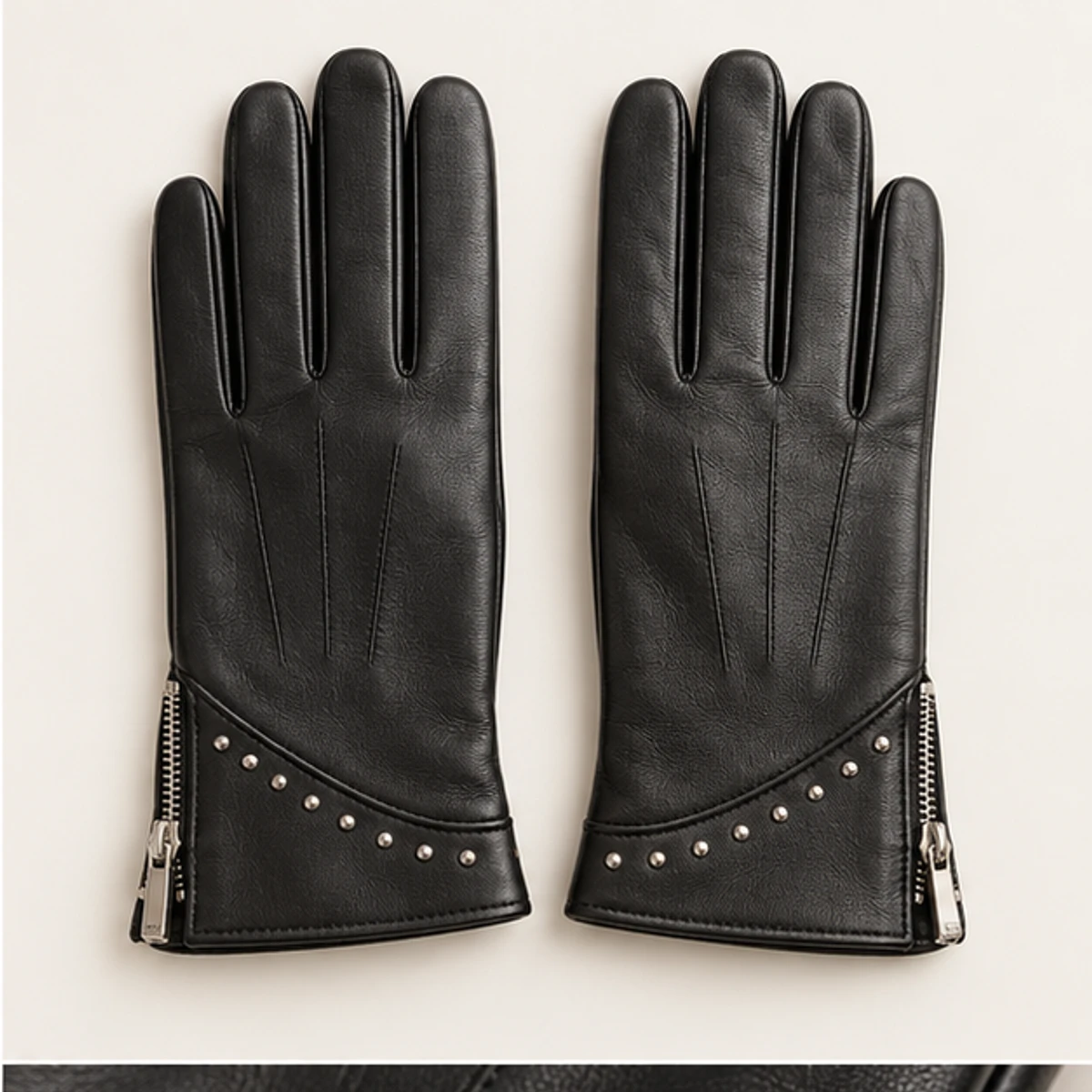 Women's Black Studded Moto Fashion Gloves manufacturing detail 2